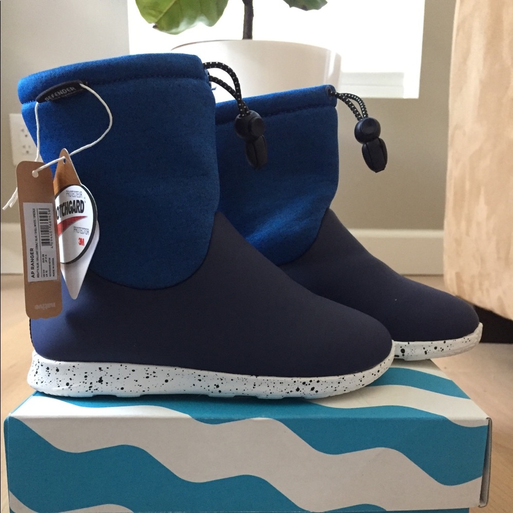 Native AP Ranger rain/snow boots, size 11 toddler